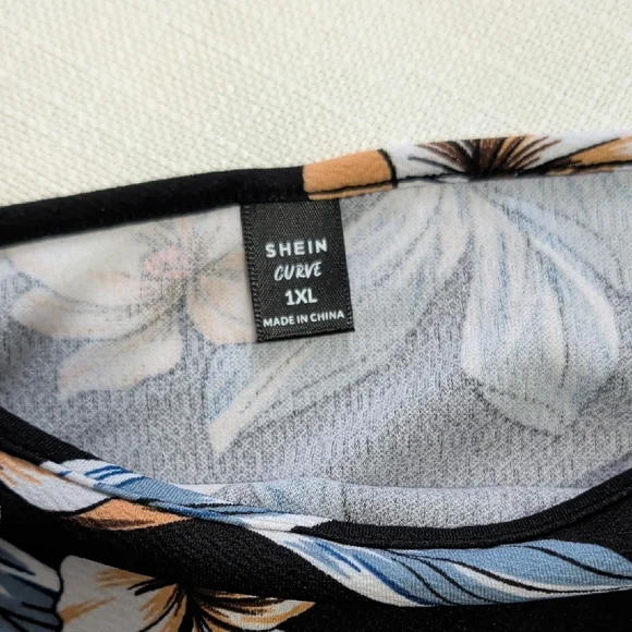 SHEIN Curve Floral Top with Black Trim - Picture 7 of 8